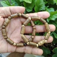 VÒNG TAY TRẦM HƯƠNG TỰ NHIÊN BANH 8 LY HẠT TRÚC VÒNG TAY TRẦM HƯƠNG TỰ NHIÊN BANH 8 LY HẠT TRÚC
