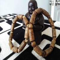 VÒNG TAY TRẦM HƯƠNG TỰ NHIÊN BANH 9 LY HẠT TRÚC VÒNG TAY TRẦM HƯƠNG TỰ NHIÊN BANH 9 LY HẠT TRÚC